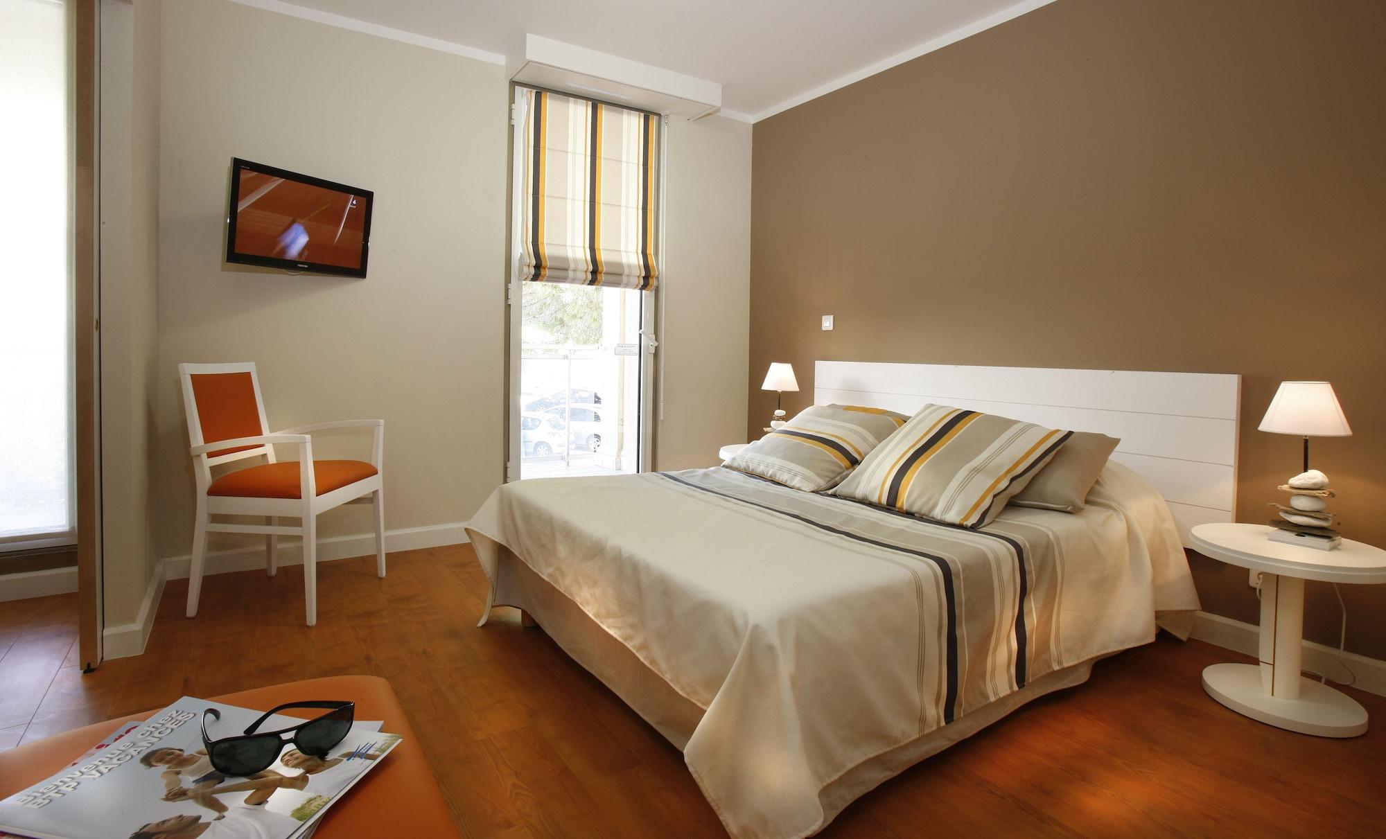 Hotel Club La Font Des Horts Hyeres Exterior photo